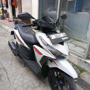 Jual bekas Honda Vario 125 LED tahun 2017 putih, Motor bekas berkualitas,lokasi di Bogor