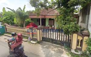 Hunian Jual Pusat Kota Kediri Dekat Dengan Alun-AlunAkses Bus Kota lokasi di Topos, tersedia melalui melalui situs Olx