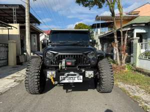Jual bekas Jeep wrangler rubicon 2013 mesin 3,6 pantestar.variasi 500jtn..,lokasi di 