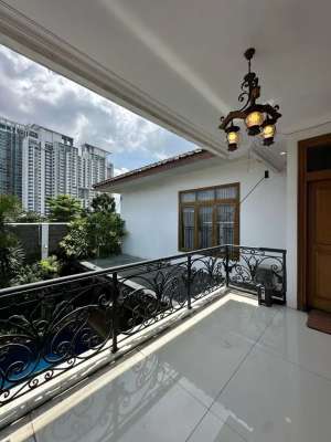 Jual Rumah Dalam Compound Privet Pool di Cipete Jakarta selatan lokasi di Cilandak, tersedia melalui melalui situs Olx