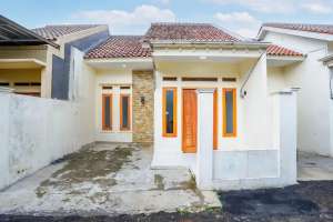 Jual Rumah SHM Sudah Renov 15 Menit ke Stasiun Depok Siap Huni J-28473 lokasi di Cipayung, tersedia melalui melalui situs Olx