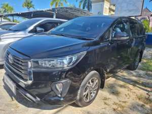 Jual bekas KM RENDAH Toyota Kijang Innova 2.4 G Diesel Matic 2023 Hitam zb,lokasi di 