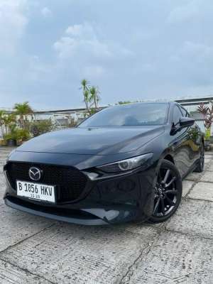 Jual bekas Km Super Low 9ribu Record MAZDA 3 HATCBACK SKYACTIVE G 2.0 AT 2023,lokasi di 