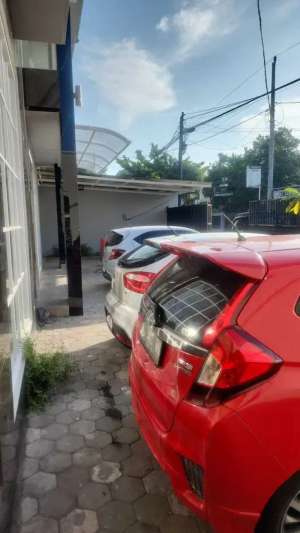 Kost 2 lantai dijual dekat UII Jl Kaliurang, cocok untuk investasi lokasi di Ngaglik, tersedia melalui melalui situs Olx