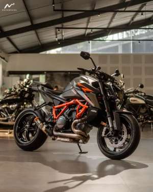 Jual bekas KTM 1390 Super Duke R Evo Black 2024,lokasi di Cinere