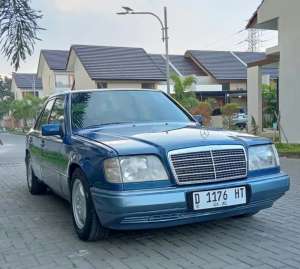 Jual bekas Mercedes-Benz E220 1994 Bensin,lokasi di 