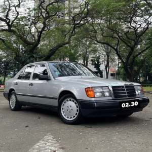 Jual bekas Mercedes Benz W124 300E 1987,lokasi di 