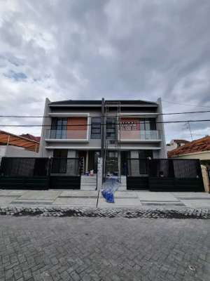 Miliki Rumah 2 Lantai 5KT, 4KM Di Perum. Kutisari Indah Dekat Petra lokasi di Tenggilis Mejoyo, tersedia melalui melalui situs Olx