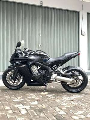 Jual bekas Moge Turing Sport Honda CBR650F th 2015 Odo 11rb Antik Siap Gas,lokasi di Pamulang