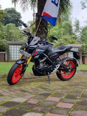 Jual bekas MT15 Metallic Dark Grey 2021.Odo 13rb KM.Nopol AE Madiun,lokasi di Wonoasri