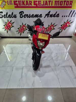 Jual bekas Ninja 250 mono sangat istimewa,lokasi di Gayungan