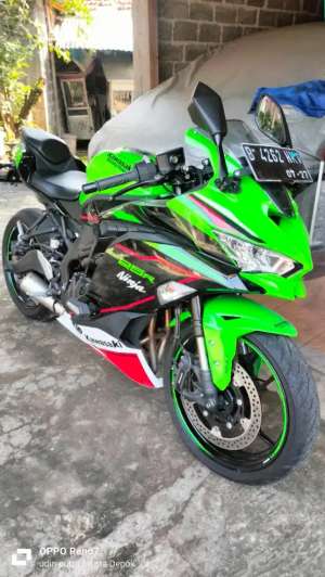 Jual bekas Ninja zx 25 r ABS Qs 2022 km 700 perak,lokasi di Pancoran Mas