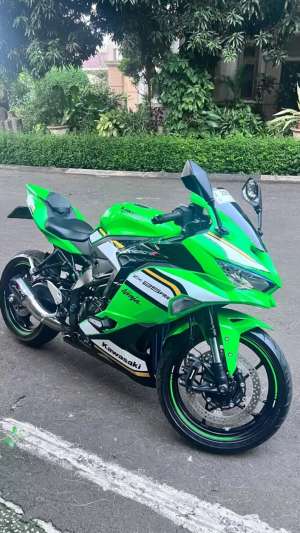 Jual bekas NINJA ZX-25RR KRT EDITION KM 1.000 TIPE TERTINGGI,lokasi di Cipondoh
