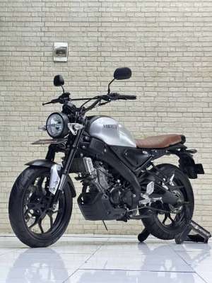 Jual bekas Perfect ConditionYamaha XSR 2022 Plat Jatim Obral Murah-Mustika,lokasi di Lakarsantri