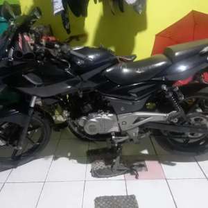 Jual bekas Pulsar 220 THN 2011,lokasi di Cibitung