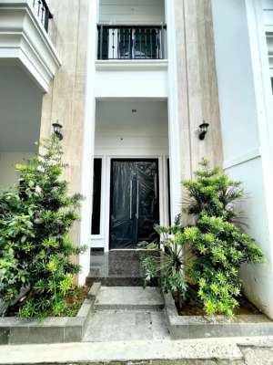 READY STOCK Rumah 3Lt di lokasi terbaik JAGAKARSA Jakarta Selatan lokasi di Jagakarsa, tersedia melalui melalui situs Olx