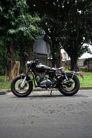 Jual bekas Royal enfield classic 500 2018 banyak custom kondisi prima,lokasi di Pondok Gede
