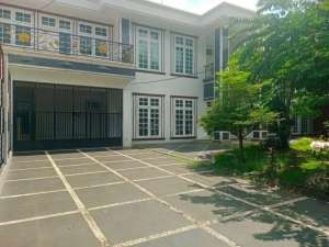 Rumah 2 Lantai di Kavling Polri Jagakarsa, Hanya 6 Menit ke Tol Andara lokasi di Jagakarsa, tersedia melalui melalui situs Olx