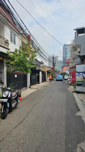 Rumah 2 Lt dekat Mega Kuningan , Cocok untuk Kost dan Hunian lokasi di Setia Budi, tersedia melalui melalui situs Olx
