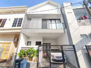 Rumah 3 KT Siap Huni 15 Menit ke Stasiun Ciracas Bebas Banjir J-28124 lokasi di Ciracas, tersedia melalui melalui situs Olx