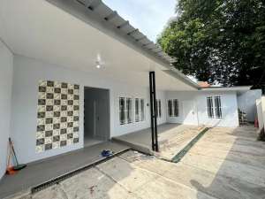 Rumah Baru Renovasi di Bendungan HilirCocok untuk Ruang Usaha lokasi di Tanah Abang, tersedia melalui melalui situs Olx