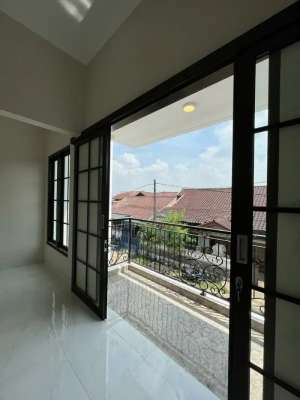 Rumah Clasic Eropa Angkasa Puri 5 Menit Tol Jatiaasih lokasi di Jatiasih, tersedia melalui melalui situs Olx