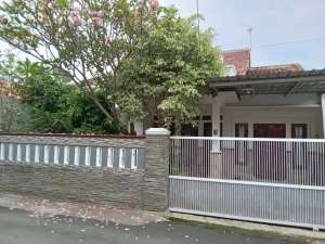 Rumah Dekat Alun-Alun Slawi dan STIKES lokasi di Slawi, tersedia melalui melalui situs Olx