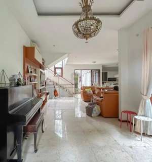 Rumah di Cluster Exlusive Menteng Bintaro sektor7 Bintaro jaya TangSel lokasi di Pondok Aren, tersedia melalui melalui situs Olx