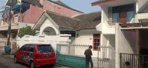 Rumah ini dijual segera lokasi di Cibinong, tersedia melalui melalui situs Olx