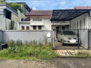 Rumah Jl Haji mencong Perumahan MAHKOTA SIMPRUG Ciledug Tangerang lokasi di Ciledug, tersedia melalui melalui situs Olx