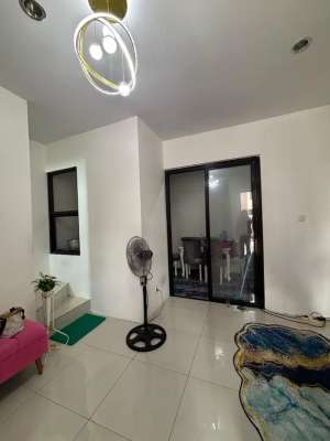 Rumah keren siap huni 2 Lantai over kredit 75 jta 20 menit bandara lokasi di Tangerang, tersedia melalui melalui situs Olx