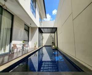 Rumah Navapark Cluster Lancewood Kolam Renang Interior Design lokasi di Pagedangan, tersedia melalui melalui situs Olx