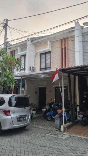 Rumah Strategis 2 Lantai di Flora Aryana Karawaci, Tangerang lokasi di Karawaci, tersedia melalui melalui situs Olx