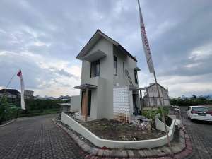 Rumah Villa Batu Modern Luxury lokasi di Bumiaji, tersedia melalui melalui situs Olx
