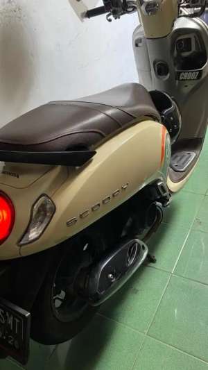 Jual bekas Scoopy 2021 cream,lokasi di Mampang Prapatan