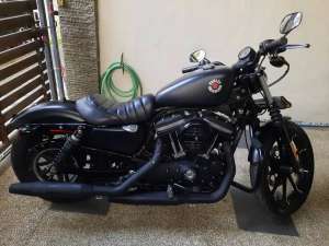 Jual bekas Sportster Iron 883 2021 black,lokasi di Gedangan