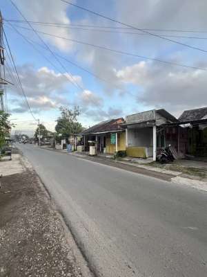 Tanah Tepi jalan Utama bonus Rumah dekat Terminal Giwangan dan UAD lokasi di Banguntapan, tersedia melalui melalui situs Olx