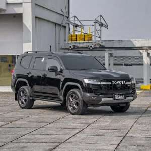 Jual bekas TERMURAH FULL ORITOYOTA LAND CRUISER 300 GR-SPORT 2024 AT VXR 2023,lokasi di 