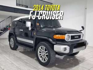 Jual bekas Toyota FJ Cruiser 2014 Black on Black Hitam,lokasi di 