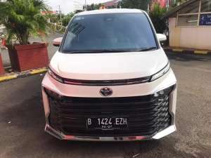 Jual bekas Toyota Voxy 2.0 AT 2022 Seperti Baru Dan TDP Ekonomis,lokasi di 