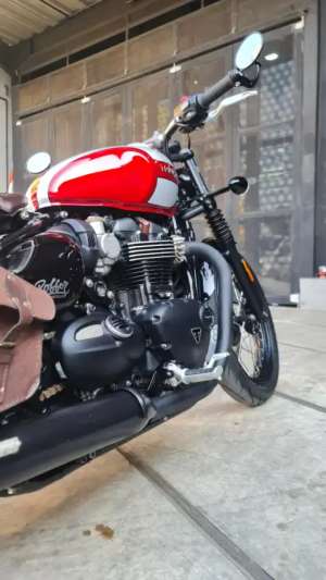 Jual bekas Triumph Bobber Boneville,lokasi di Kembangan