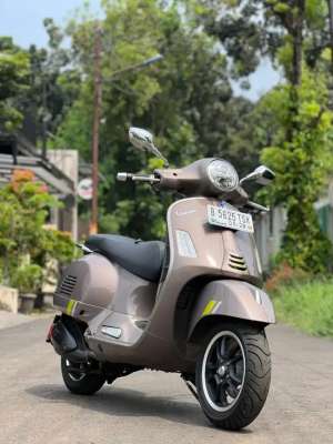 Jual bekas Vespa gts 300 keyless 2023 km 1200gts300 gtv sei giorni,lokasi di Kembangan