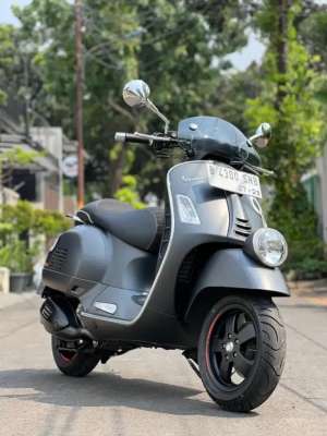 Jual bekas Vespa gtv sei giorni ii 2021 km 2000gts300 gts 300 limited gts,lokasi di Kembangan