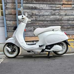 Jual bekas Vespa sprint justin bieber 150 thn 2022 Pemakai Pajak panjang Des 2025,lokasi di Duren Sawit