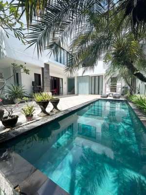 Villa Mewah Tegal Cupek Kerobokan Bali lokasi di Kuta Utara, tersedia melalui melalui situs Olx