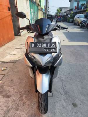 Jual bekas Yamaha Aerox New ABS 2021 Silver SIAP PAKAI,lokasi di Cilincing