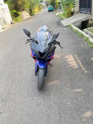 Jual bekas yamaha r15 v3 2017,lokasi di Kembangan