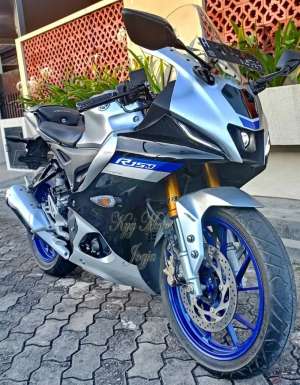 Jual bekas YZF R15 M R15M R 15 V4 Versi M Silver 2022 H Salatiga Pajak Panjang,lokasi di Sidomukti