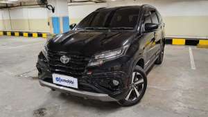 Jual bekas 2024 TDP 12JT Toyota Rush 1.5 GR Sport Bensin-MT Hitam,lokasi di 