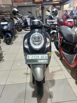 Jual bekas All New Scoopy SPORTY 2022 - Harga olx sudah harga diskon ya kak,lokasi di Buahbatu (Margacinta)